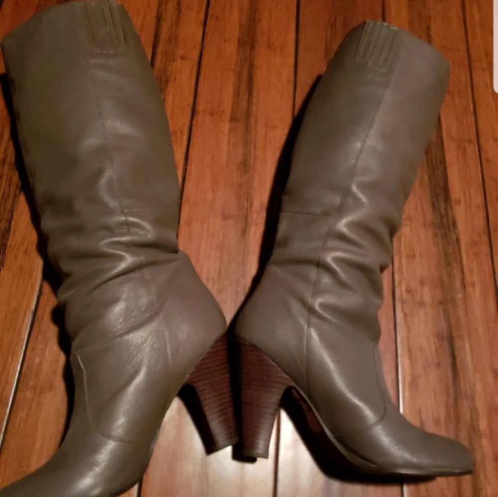 Grey boots